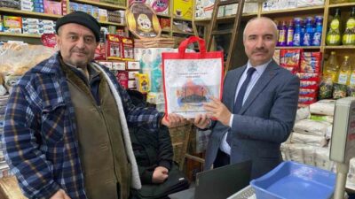 Kütahya’nın Gediz ilçesinde Müftü Sebahattin Turan, Ramazan ayı dolayısıyla ilçedeki