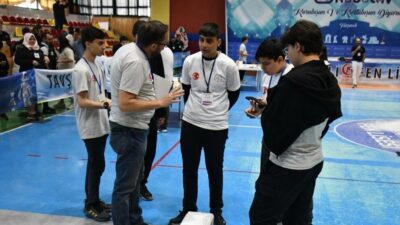 Kütahya’nın Tavşanlı ilçesinde öğrenciler ulusal robot yarışmasına hazırlanıyor. Tavşanlı 15