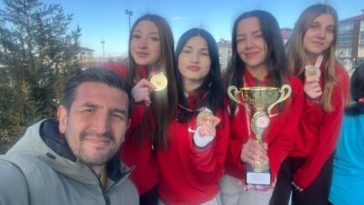 Kütahya’nın Tavşanlı ilçesi Atatürk Anadolu Lisesi Genç Kızlar Bocce Takımı,