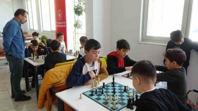 Kütahya’nın Tavşanlı ilçesinde satranç turnuvasına hazırlanılıyor. Tavşanlı satranç temsilcisi Doğan