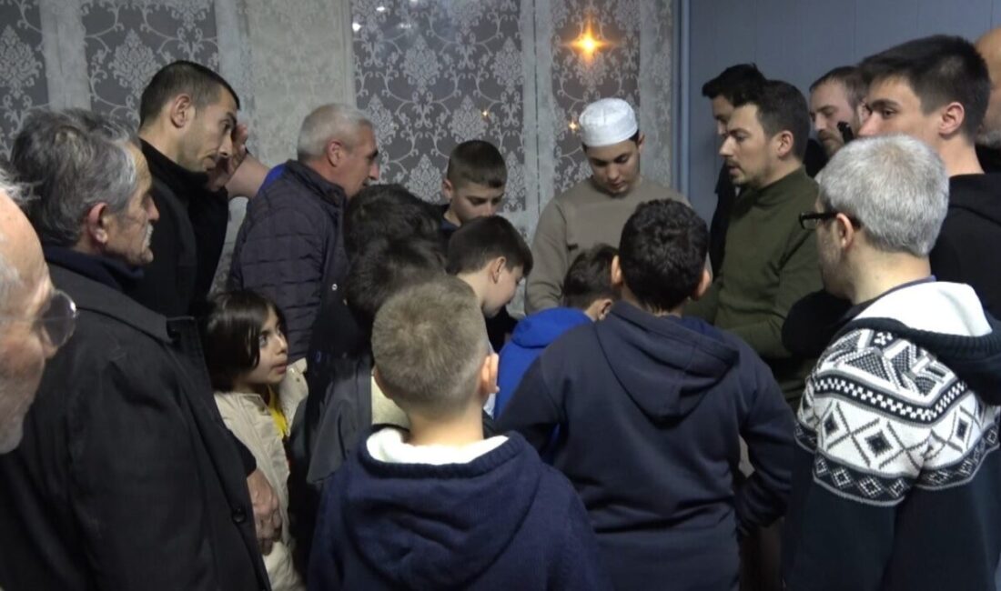 Tavşanlı İlçe Müftülüğünün Çukurköy Gençlik Merkezi’nde düzenlediği Sakal-ı Şerif programı,