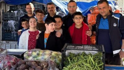 Kütahya’nın Tavşanlı ilçesinde Özel Uygulama Okulu öğrencileri, semt pazarını ziyaret