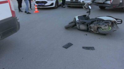 Kütahya’nın Tavşanlı ilçesinde otomobil ile motosikletin çarpışması sonucu trafik kazası