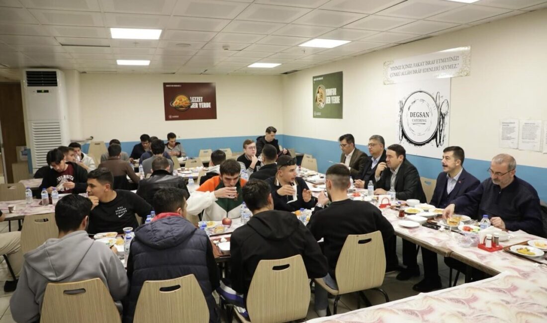 Kütahya Valisi Musa Işın, Ramazan ayının manevi atmosferini gençlerle paylaşmak