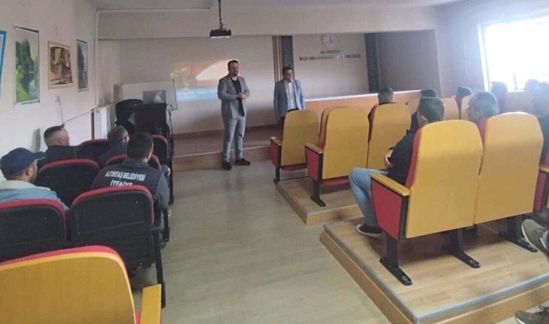 Altıntaş Halk Eğitimi Merkezi tarafından kamu kurumlarında görev yapan personele