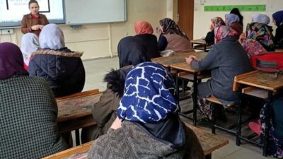 Kütahya’nın Altıntaş ilçesinde “Meslekleri Tanıyorum” temalı veli bilgilendirme seminerlerinin, Mustafa