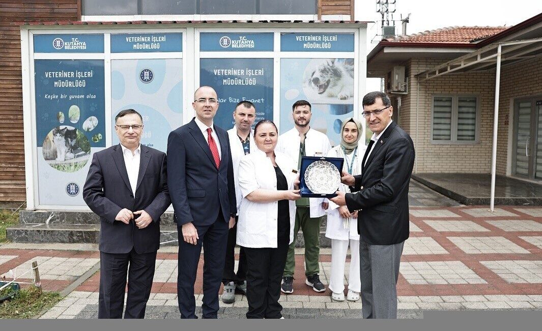 Kütahya Belediye Başkanı Eyüp Kahveci, Dünya Veteriner Hekimler Günü dolayısıyla