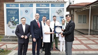 Kütahya Belediye Başkanı Eyüp Kahveci, Dünya Veteriner Hekimler Günü dolayısıyla