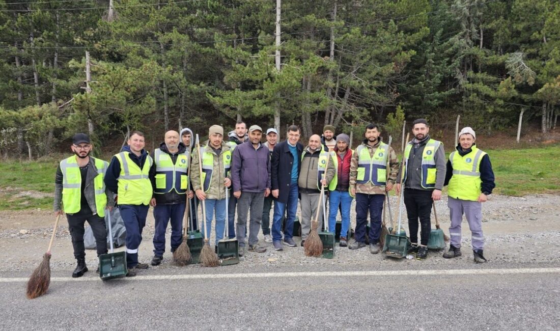 Kütahya Belediye Başkanı Eyüp Kahveci, Çamlıca istikametinde çevre temizlik çalışmalarını