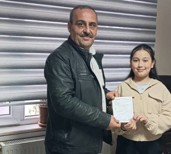 Kütahya’nın Emet ilçesinde 10 yaşındaki Elifsu Macır biriktirdiği harçlıklarını Hafızlık