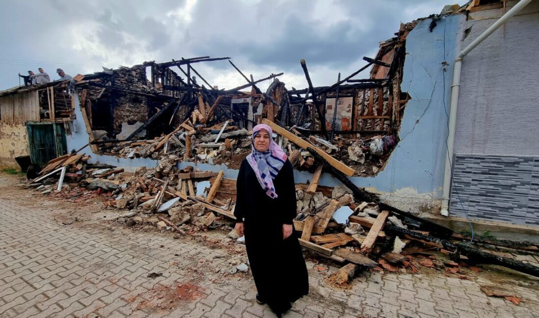 Mustafa YİĞİT/DOMANİÇ (Kütahya), – KÜTAHYA’nın Domaniç ilçesinde tek katlı ev,