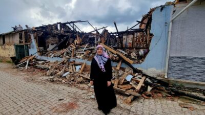 Mustafa YİĞİT/DOMANİÇ (Kütahya), – KÜTAHYA’nın Domaniç ilçesinde tek katlı ev,