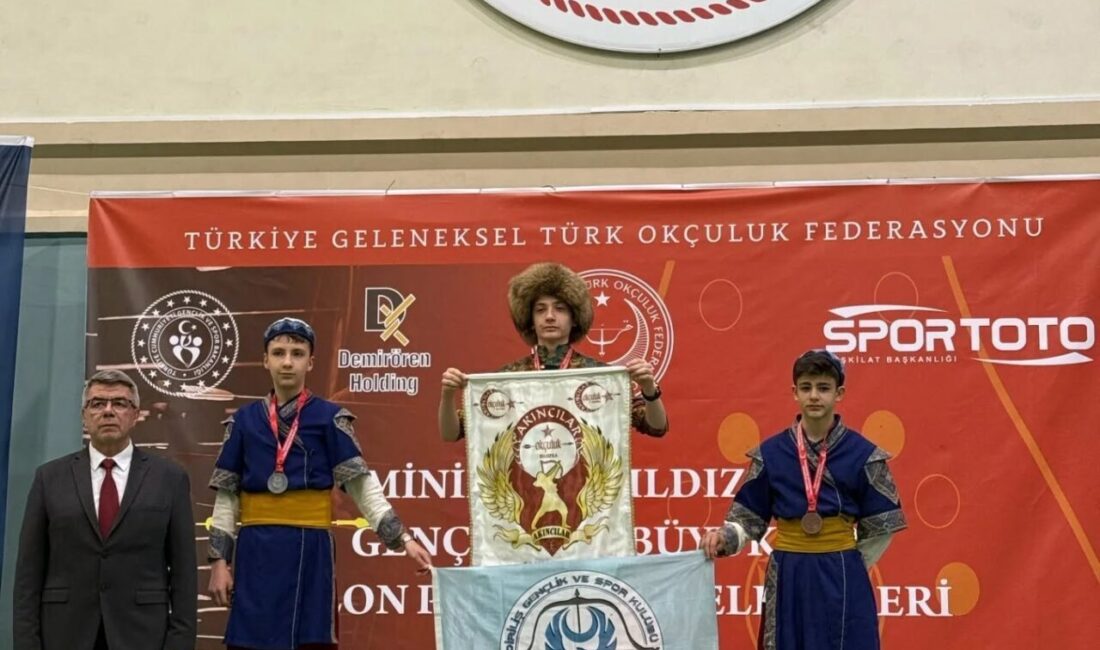 Kütahya’nın Gediz ilçesinin gururu olan okçular, katıldıkları her turnuvada elde