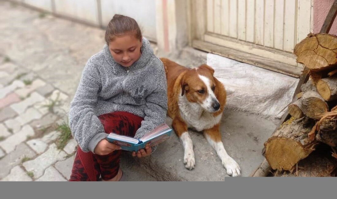 Kütahya’nın Hisarcık ilçesi Atatürk İlkokulunda öğrencilere kitap okuma alışkanlığı kazandırmak