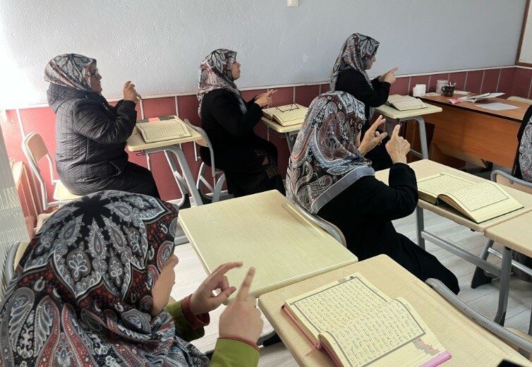 Kütahya’nın Tavşanlı ilçesinde, Yunus Emre Kur’an Kursu’nda görme ve işitme