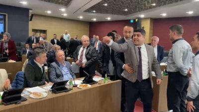 Kütahya Belediye Meclis Toplantısı’nda, AK Parti ve MHP’li üyeler ile