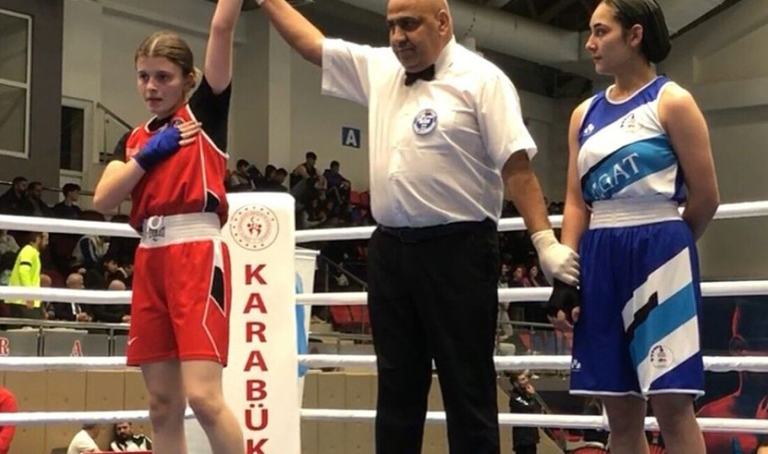 Karabük’te düzenlenen Okul Sporları Gençler (A) Türkiye Boks Şampiyonası’nda Kütahya
