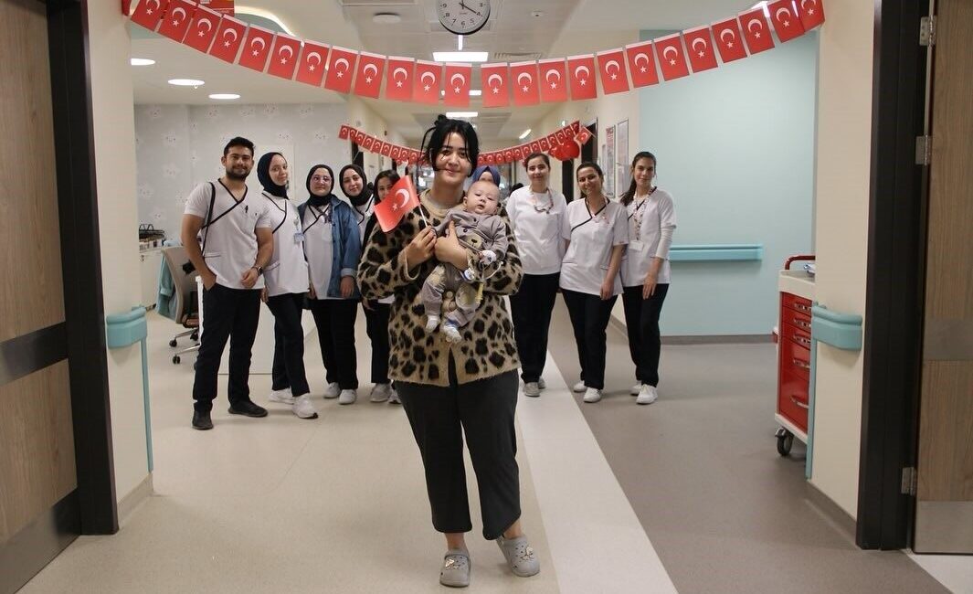 Kütahya Şehir Hastanesi’nde tedavi gören çocuklar, 23 Nisan Ulusal Egemenlik