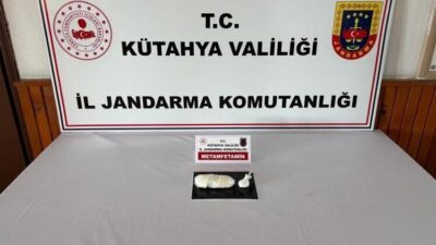 Kütahya’da aracında uyuşturucu bulunan şüpheli, çıkarıldığı mahkemece tutuklanarak cezaevine gönderildi.