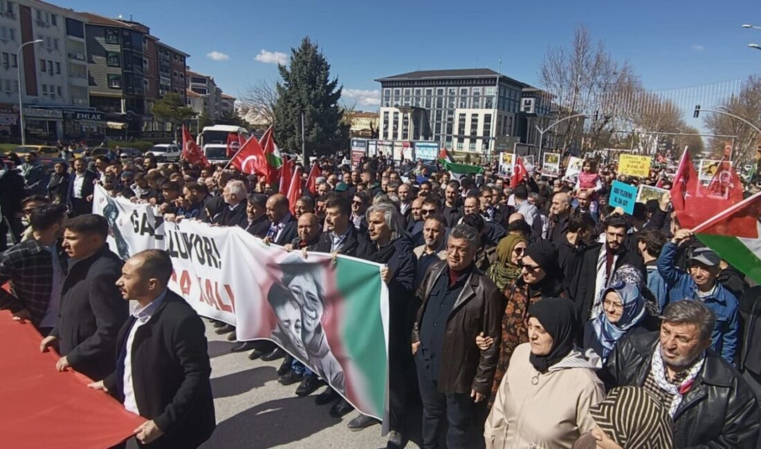 Kütahya’da, İsrail’in Gazze’ye yönelik saldırılarına karşı geniş katılımlı bir protesto