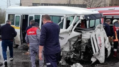 Tuna İŞLEYEN/TAVŞANLI (Kütahya), – KÜTAHYA’nın Tavşanlı ilçesinde işçi taşıyan servis