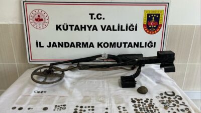 Kütahya’nın Simav ilçesinde jandarmanın gerçekleştirdiği operasyonda, bir şüphelinin evinde toplam