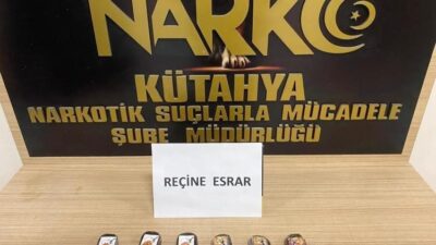 Kütahya’da polis uygulama noktasında uyuşturucu madde ile yakalanan şüpheli çıkarıldığı