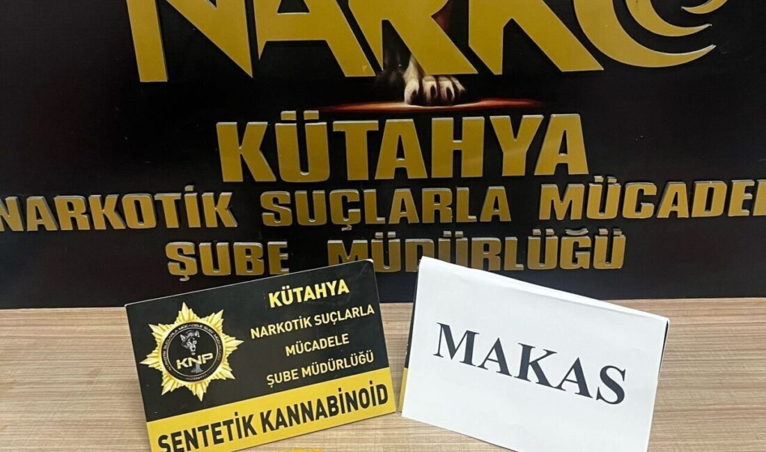 Kütahya’da polisin düzenlediği operasyonda yakalanan 2 şüpheliden 1’i uyuşturucu madde
