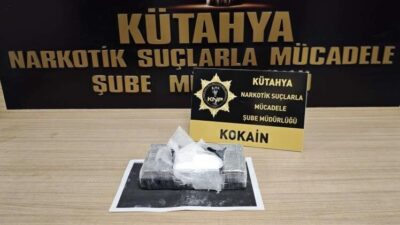 Kütahya’da polis ekiplerince uygulama noktasında üzerinde uyuşturucu madde ele geçirilen