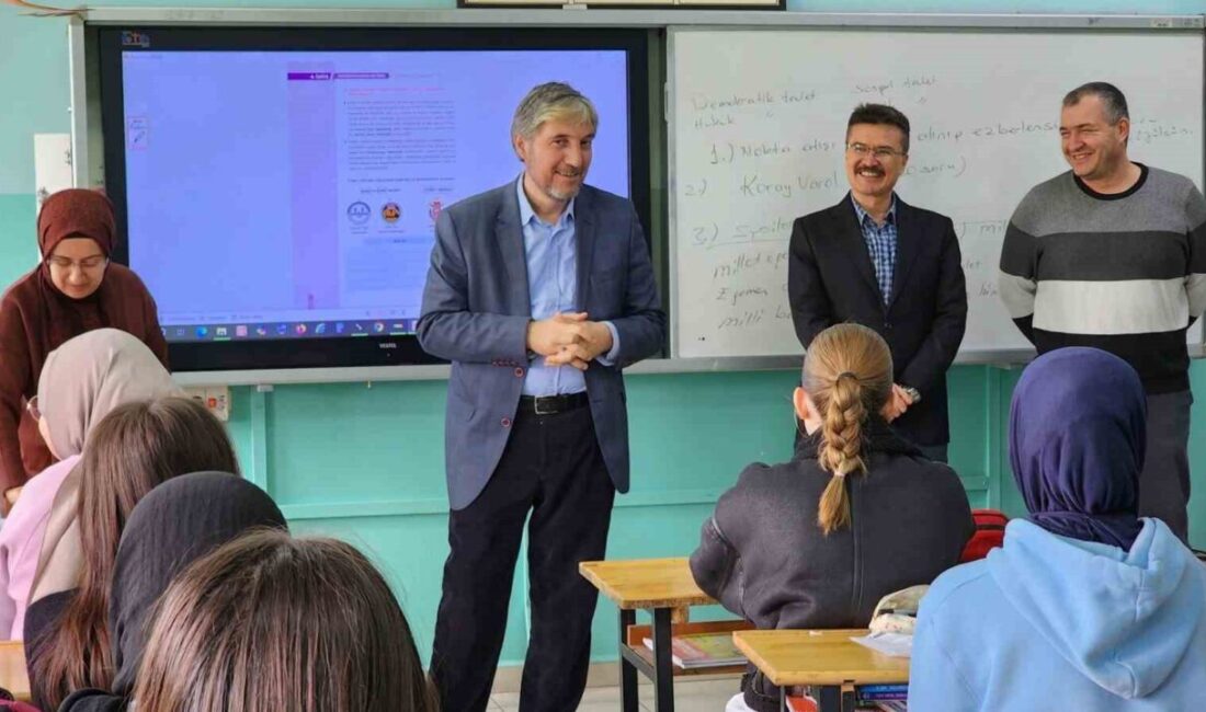 Kütahya İl Millî Eğitim Müdürü Mustafa Yılmaz ve Şube Müdürü