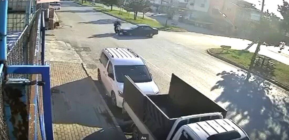 Kütahya’da otomobil ile motosikletin çarpışması sonucu meydana gelen trafik kazasında