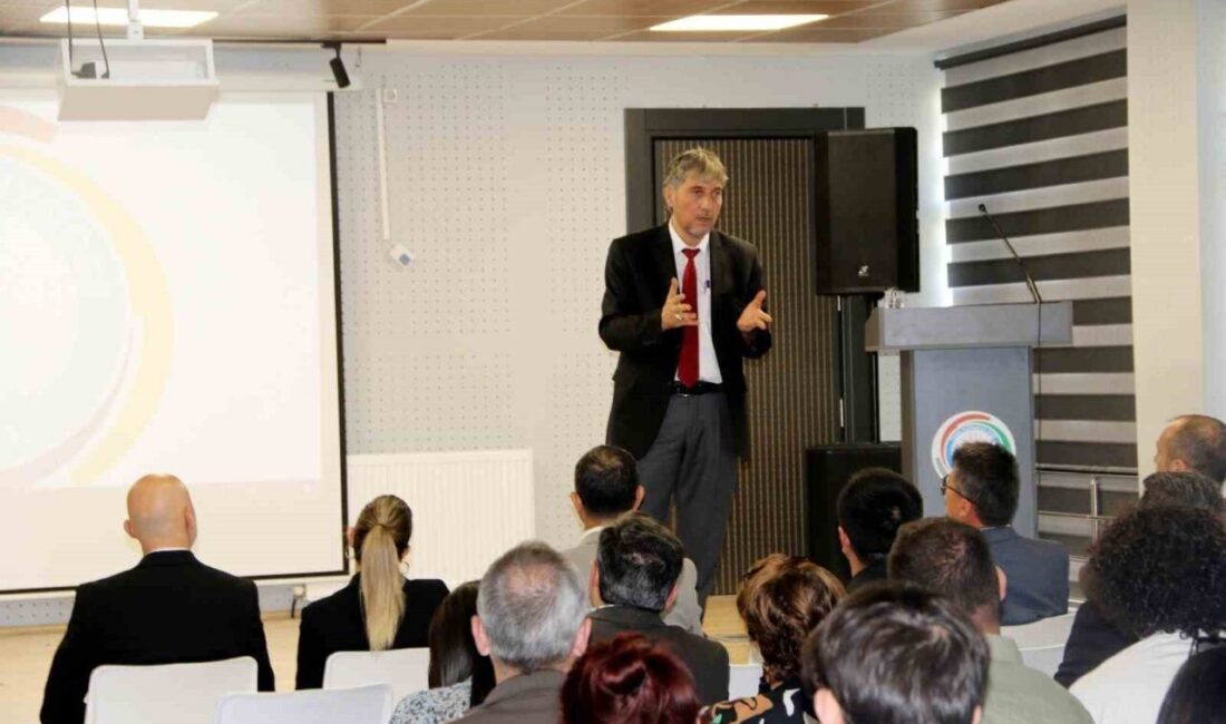 Kütahya’da görev yapan ortaokul rehber öğretmenleri ve müdür yardımcıları, Kütahya