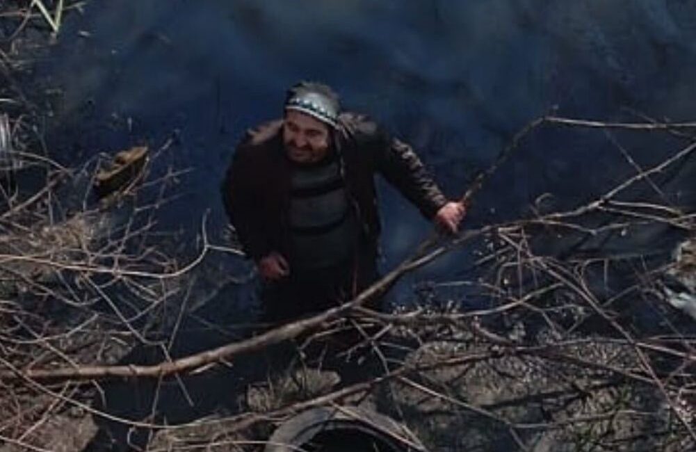 Kütahya’nın Tavşanlı ilçesinde, köprü altındaki bataklık alanda mahsur kalan bir