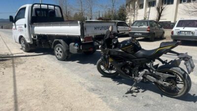Kütahya’nın Tavşanlı ilçesinde pikap ile motosikletin çarpışması sonucu meydana gelen