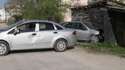 Kütahya’nın Tavşanlı ilçesinde iki otomobilin çarpışması sonucu meydana gelen trafik