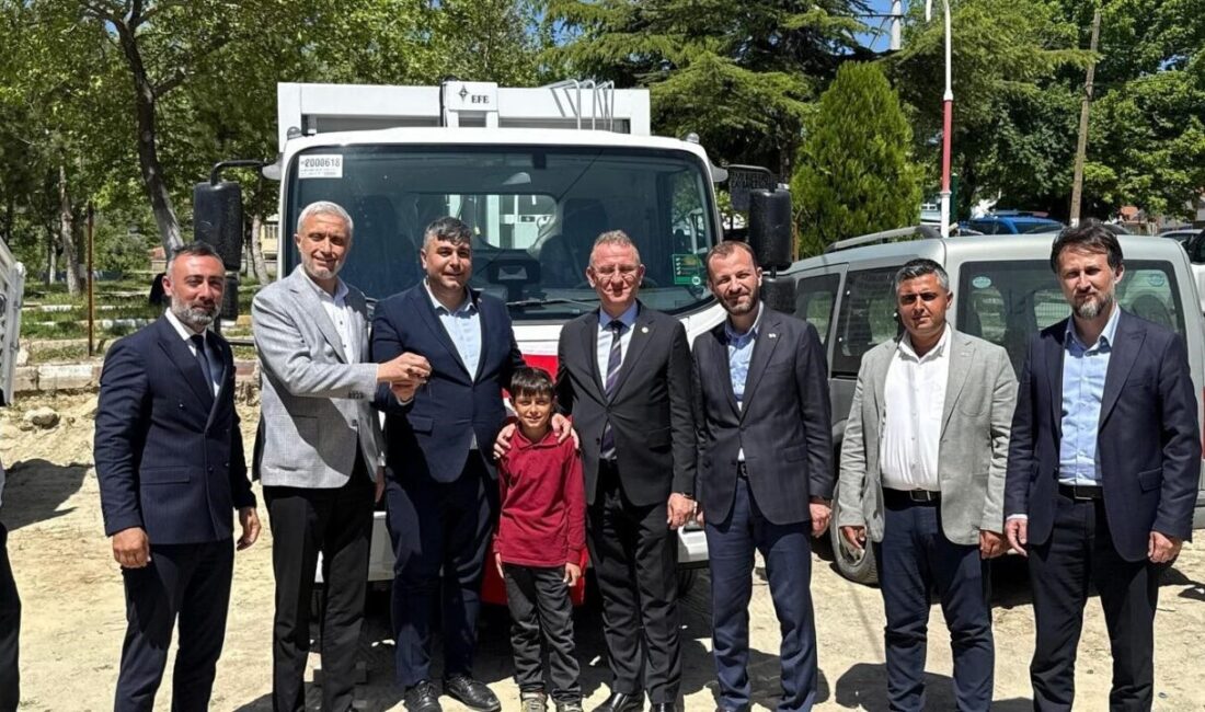 AK Parti Kütahya Milletvekili Adil Biçer, beraberindeki heyetle birlikte Yenikent