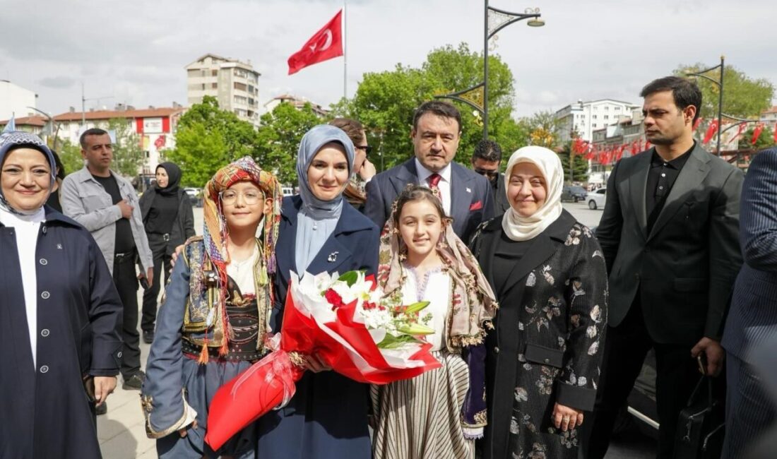 Aile ve Sosyal Hizmetler Bakanı Mahinur Özdemir Göktaş, çeşitli ziyaretlerde