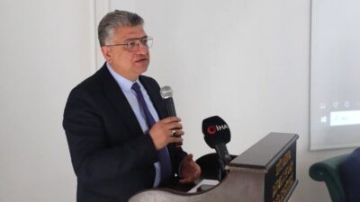 Kütahya Dumlupınar Üniversitesi Rektörü Prof. Dr. Süleyman Kızıltoprak, katıldığı bir