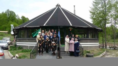 Kütahya başta olmak üzere Türkiye’nin birçok ilinde okullara kütüphane kazandıran