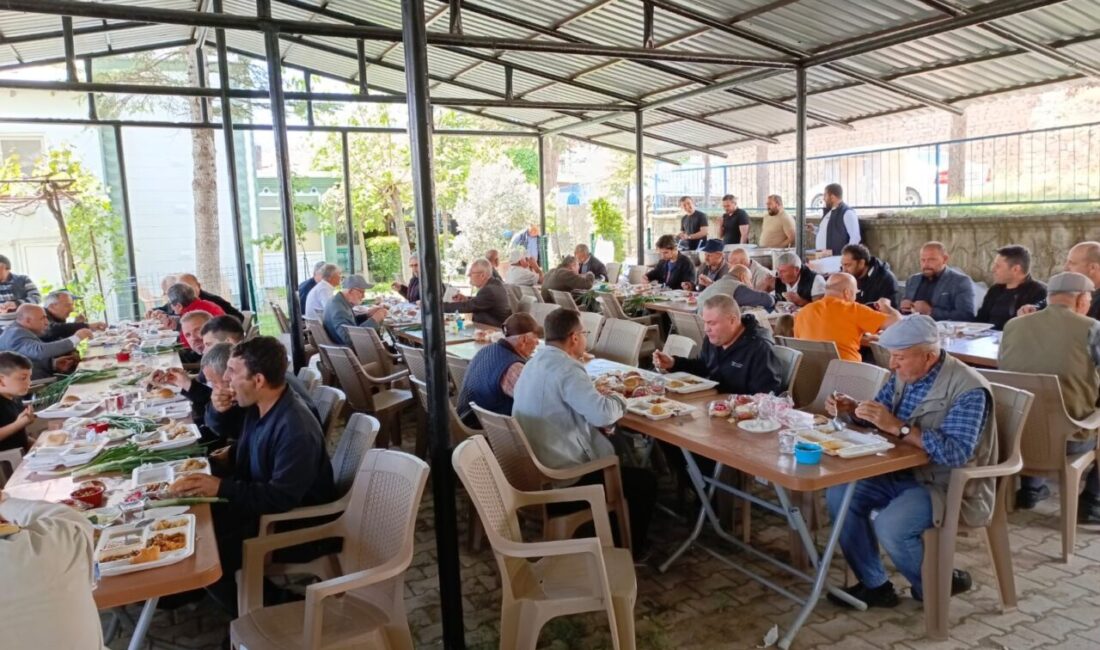 Kütahya’nın Emet ilçesi Doğanlar köyünde muhtarlık tarafından ikincisi düzenlenen hayır