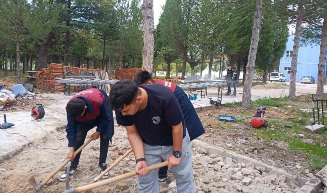 Kütahya’nın Gediz ilçesinde faaliyet gösteren Yunus Emre Mesleki ve Teknik