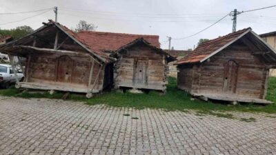 Kütahya’nın Gediz ilçesindeki geleneksel çivisiz ahşap ambarlar yüzlerce yıldır zamana