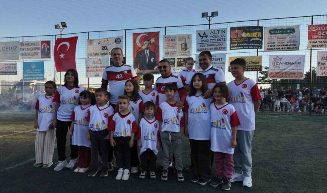 Kütahya’nın Gediz ilçesinde bu yıl 20.’si düzenlenen geleneksel halı saha