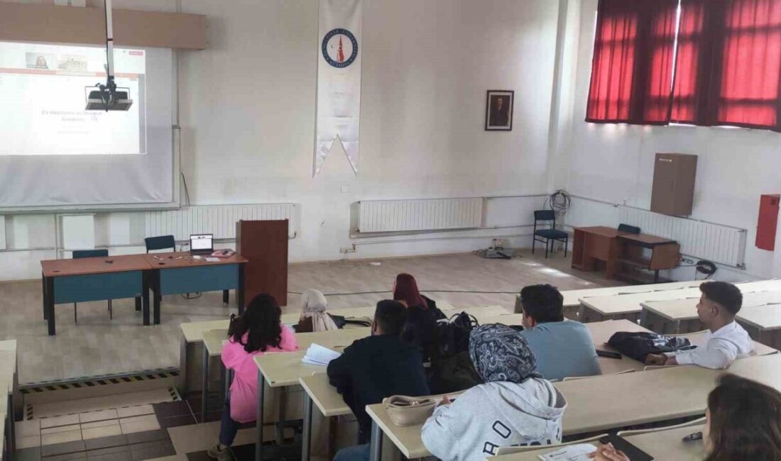 Hisarcık Meslek Yüksekokulunda sektörle iş birliği çerçevesinde “CV Hazırlama ve