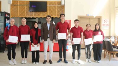 Kütahya’nın Hisarcık ilçesinde çeşitli yarışmalarda başarı elde eden öğrenciler için
