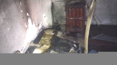 Kütahya’nın Hisarcık ilçesindeki bir ahşap evde çıkan yangında 87 yaşındaki