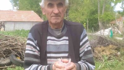 Kütahya’nın Hisarcık ilçesinde emekli işçi Hüsnü Özyurt, Emet’te düzenlenen Hıdrellez