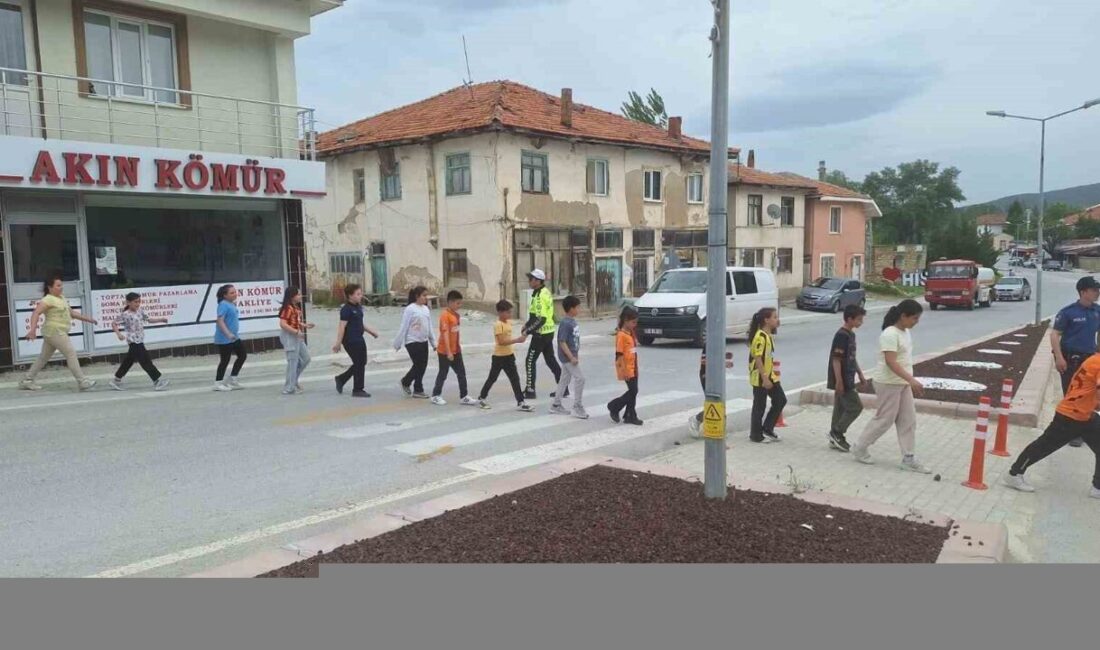 Hisarcık’ta ’Trafik Haftası’ etkinlikleri çerçevesinde İlçe Emniyet Amirliği tarafından öğrencilere