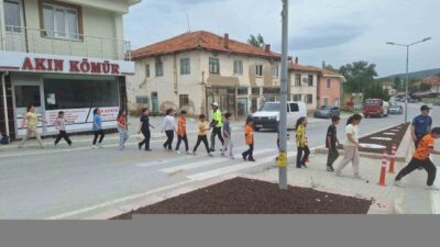 Hisarcık’ta ’Trafik Haftası’ etkinlikleri çerçevesinde İlçe Emniyet Amirliği tarafından öğrencilere