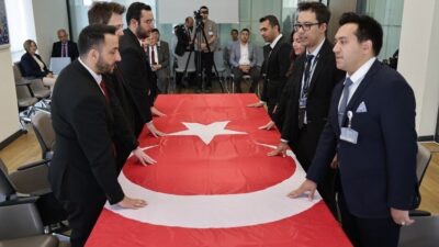 Kütahya Belediyesi’nde aday memur olarak görevine başlayan ve eğitim sürecini